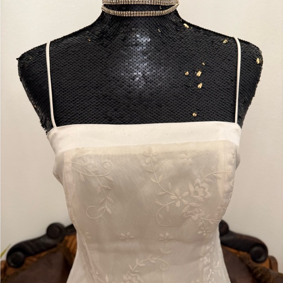 Masquerade Vintage Creamy White Floral Wedding Dress Size 7/8 - Picture 2 of 7